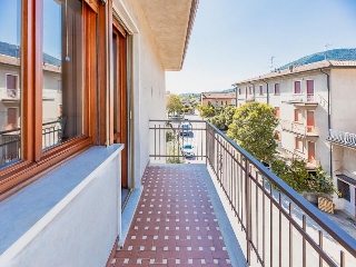 zoom immagine (Appartamento 116 mq, soggiorno, 3 camere, zona Caprino Veronese)