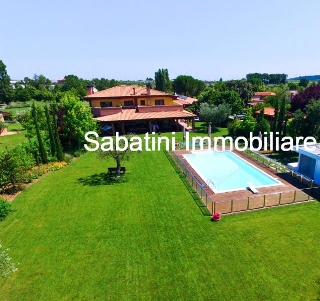 zoom immagine (Villa 500 mq, soggiorno, 4 camere, zona Miglianico)