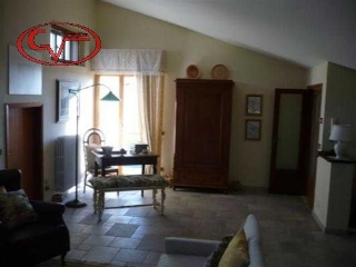 zoom immagine (Villa 300 mq, soggiorno, 3 camere, zona San Giustino Valdarno)