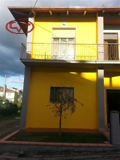 zoom immagine (Casa singola 120 mq, soggiorno, 3 camere, zona Badia Agnano)