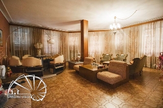 zoom immagine (Villa 550 mq, soggiorno, 5 camere, zona Bagnolo)