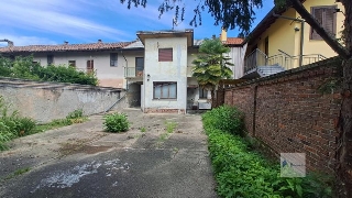 zoom immagine (Casa singola 130 mq, soggiorno, 2 camere, zona Turbigo - Centro)