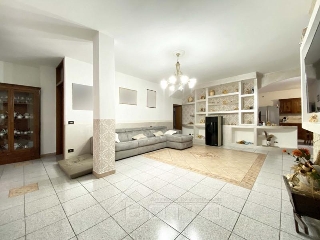 zoom immagine (Casa a schiera 150 mq, soggiorno, 3 camere, zona Serravalle Sesia - Centro)