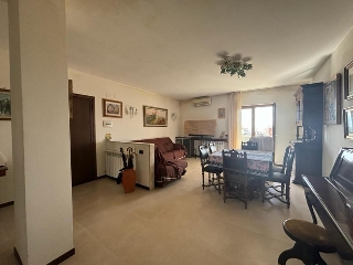 zoom immagine (Appartamento 120 mq, soggiorno, 3 camere, zona Santa Maria La Bruna)