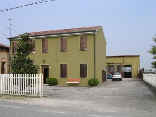 zoom immagine (Casa singola 200 mq, soggiorno, 4 camere, zona Barabò)