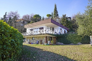 zoom immagine (Villa 109 mq, soggiorno, 2 camere, zona Padenghe Sul Garda)