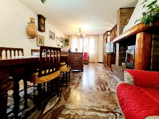 zoom immagine (Casa singola 320 mq, soggiorno, 5 camere, zona Cà Morosini)