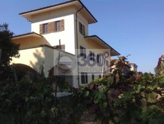 zoom immagine (Villa 900 mq, soggiorno, più di 3 camere, zona Chiari)