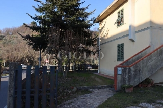 zoom immagine (Appartamento 105 mq, soggiorno, 2 camere, zona San Donato in Fronzano)