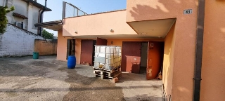zoom immagine (Casa singola 200 mq, soggiorno, 3 camere, zona Ponso)