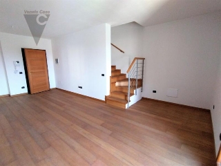 zoom immagine (Appartamento 140 mq, soggiorno, 3 camere, zona Arcella - San Carlo)