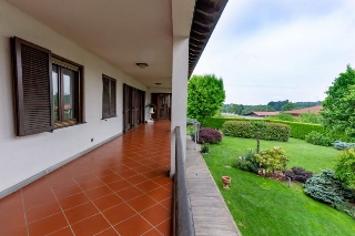 zoom immagine (Villa 420 mq, soggiorno, più di 3 camere, zona San Giovanni Canavese)