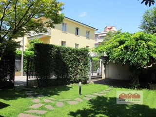 zoom immagine (Casa singola 195 mq, soggiorno, 3 camere, zona Viale Trento)