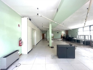 zoom immagine (Negozio 340 mq, più di 3 camere, zona Forlì)