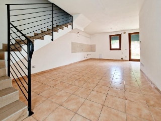 zoom immagine (Casa a schiera 90 mq, 3 camere, zona Sant'Urbano - Centro)
