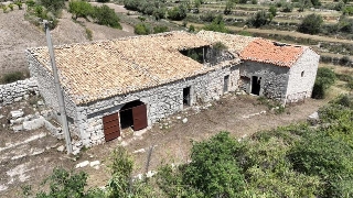 zoom immagine (Rustico 400 mq, 5 camere, zona San Giacomo)