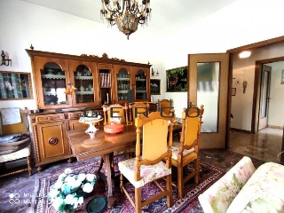 zoom immagine (Casa singola 450 mq, soggiorno, 6 camere, zona Vittorio Veneto)