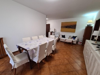 zoom immagine (Appartamento 115 mq, soggiorno, 3 camere, zona Ponte San Nicolò)
