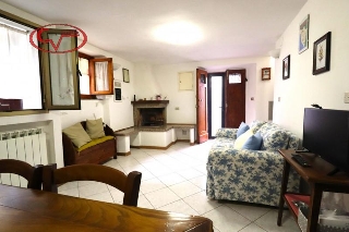 zoom immagine (Casa singola 78 mq, soggiorno, 2 camere, zona Moncioni)