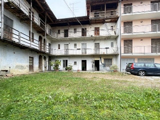 zoom immagine (Rustico 600 mq, soggiorno, 8 camere, zona Fontaneto d'Agogna)