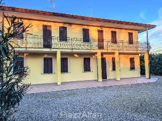 zoom immagine (Casa singola 300 mq, 5 camere, zona Arzerello)