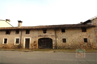 zoom immagine (Rustico 504 mq, soggiorno, più di 3 camere, zona Santa Maria La Longa)