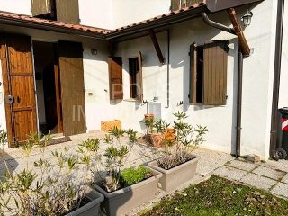 zoom immagine (Casa a schiera 130 mq, soggiorno, 3 camere, zona Novi di Modena)
