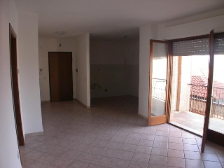 zoom immagine (Appartamento 95 mq, 2 camere, zona Castiglione del Lago)