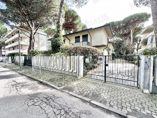 zoom immagine (Casa a schiera 129 mq, soggiorno, 3 camere, zona Milano Marittima)