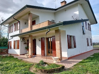 zoom immagine (Casa singola 240 mq, soggiorno, più di 3 camere, zona Piacenza d'Adige)