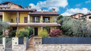 zoom immagine (Casa a schiera 270 mq, 3 camere, zona Desenzano del Garda)