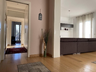 zoom immagine (Appartamento 140 mq, soggiorno, 3 camere, zona Città Giardino)
