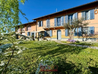 zoom immagine (Rustico 442 mq, soggiorno, 3 camere, zona Castiglione Torinese)