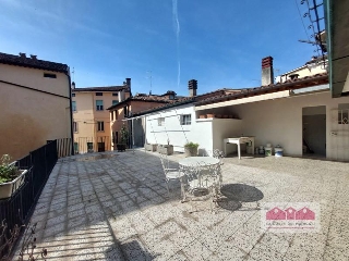 zoom immagine (Appartamento 135 mq, soggiorno, 2 camere, zona Ponte Degli Angeli - Santa Lucia - San Pietro)