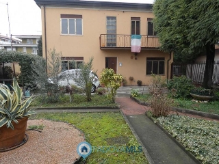 zoom immagine (Casa singola 195 mq, soggiorno, 4 camere, zona Arcella - San Carlo)