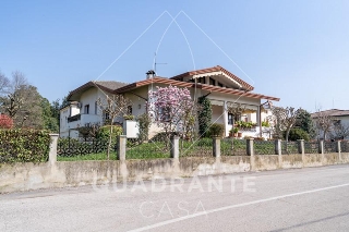 zoom immagine (Casa singola 313 mq, soggiorno, 3 camere, zona Montegaldella - Centro)