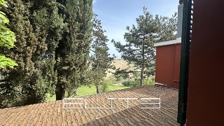 zoom immagine (Casa singola 250 mq, soggiorno, più di 3 camere, zona Castel d'Emilio)