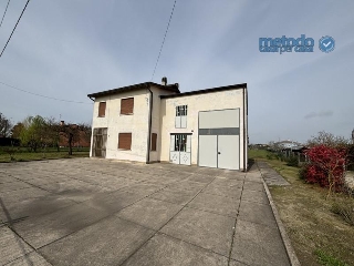 zoom immagine (Casa singola 120 mq, soggiorno, 2 camere, zona San Martino di Venezze)