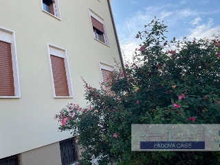 zoom immagine (Appartamento 130 mq, soggiorno, 2 camere, zona Brusegana - Santo Stefano)
