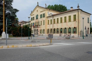 zoom immagine (Ufficio 130 mq, più di 3 camere, zona Favaro Veneto)