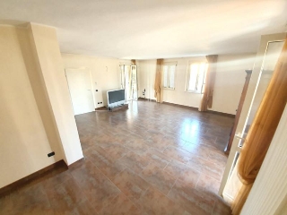 zoom immagine (Villa 220 mq, soggiorno, 4 camere, zona Frassineto Po)