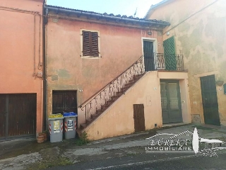zoom immagine (Casa a schiera 77 mq, soggiorno, 2 camere, zona Petrignano del Lago)