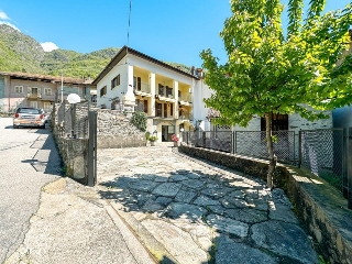 zoom immagine (Casa singola 200 mq, soggiorno, 2 camere, zona Varallo)