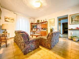 zoom immagine (Appartamento 127 mq, soggiorno, 2 camere, zona Gozzano - Centro)