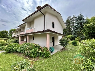 zoom immagine (Casa a schiera 192 mq, soggiorno, 3 camere, zona Gradisca d'Isonzo)