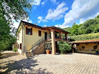 zoom immagine (Casa singola 280 mq, soggiorno, 4 camere, zona Arquà Petrarca)