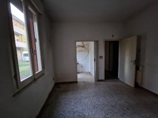 zoom immagine (Appartamento 100 mq, soggiorno, 3 camere, zona Ponte della Pietra)