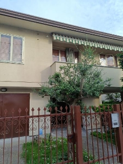 zoom immagine (Casa singola 190 mq, soggiorno, più di 3 camere, zona Sant'Osvaldo)
