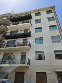 zoom immagine (Appartamento 107 mq, 3 camere, zona Reggio Calabria - Centro)