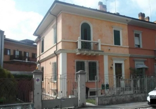 zoom immagine (Casa a schiera 378 mq, soggiorno, 4 camere, zona Borgo Roma)